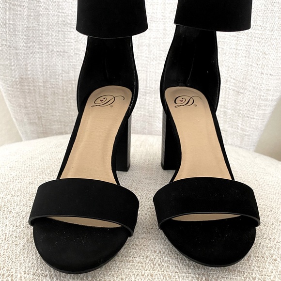 Fringe heels 🖤 - Picture 7 of 7